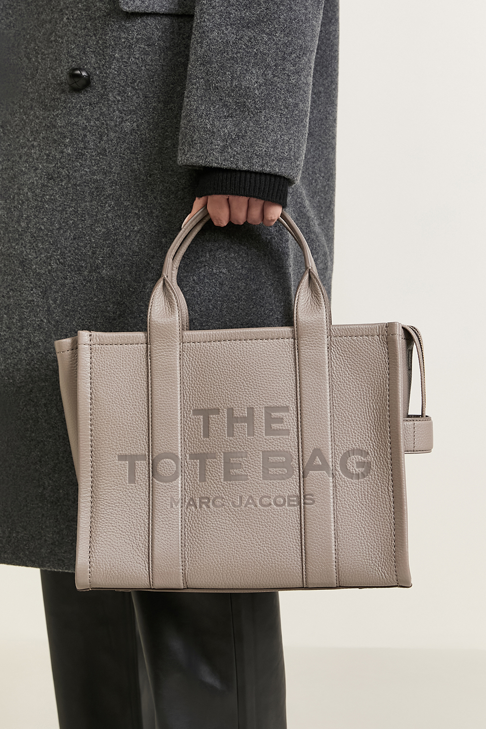 תמונת כל הלוק של תיק טוט מדיום